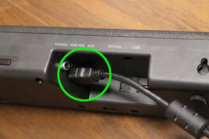 ȕɁAHDMIo͒[qiiɕtĂTEho[IԂƁAHDMIP[u̔zer̋rɉĔ킹̂ŁAɔzLCɂȂ܂