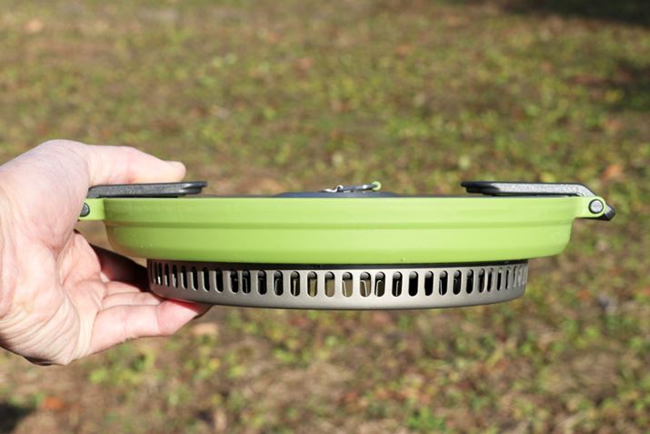 ܂肽ނƁA26.2ij×22.8isj×5.3ijcm̃TCYɁBȂAuꏊCɂ^ׂ܂