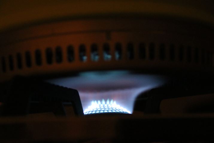 Oq̉Η͂ŉM̃GXP[vHS|bg̒ꕔB΂ꕔOɂ͂ݏo邱Ƃ͂܂ł