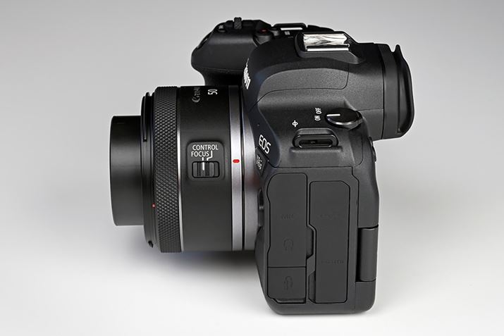 RF50mm F1.8 STM ́A]AF/MF؂ւXCb`ł͂ȂAŐ@\itH[JXO̓Rg[Oj؂ւXCb`ɕύXĂ܂BY͌JoŁAJoʂEF50mm F1.8 STMƂقړBŒZBe12mmقǑOɏo܂