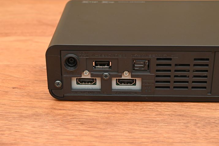 o͒[qHDMI͂HDMIóAfW^͂pӁBHDMIo͕ʁXɓڂĂ̂ŁAPCHDMIڑł̂傫ȓ