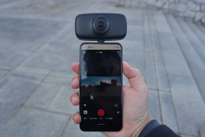 gpۂ͎ʐ^̂悤ɃX}zUSB Type-C|[gɃJ𑕒܂