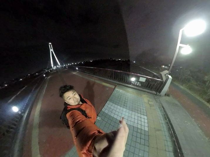 ÏBeɁuQooCam Funv̕Еɖ邢ƁAXeb`̃A͂ȂڗʂɂȂ܂BÏŎBeꍇ͒ӂKvł