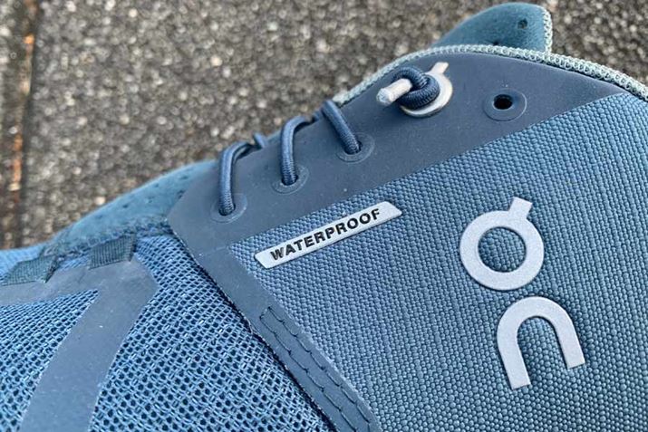 Abp[ɂ́AuWATERPROOFv̕zAxŖh\𔭊邱Ƃ咣Bo׎ɂ͐Lkɂꂽo[XgOXzĂ邪Aʂ̌CЂĂ