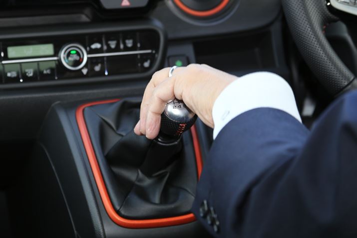 V^uN-ONEvցAVɍ̗pꂽ6MTiuRSvO[hɐݒjBVtgtB[́AyԂ炵ʃYbVƂd݂̂