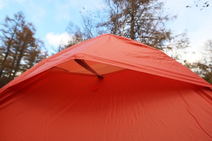 tCV[g̓̏㕔ɂ̓x`[^[B]ȔMCƎCro