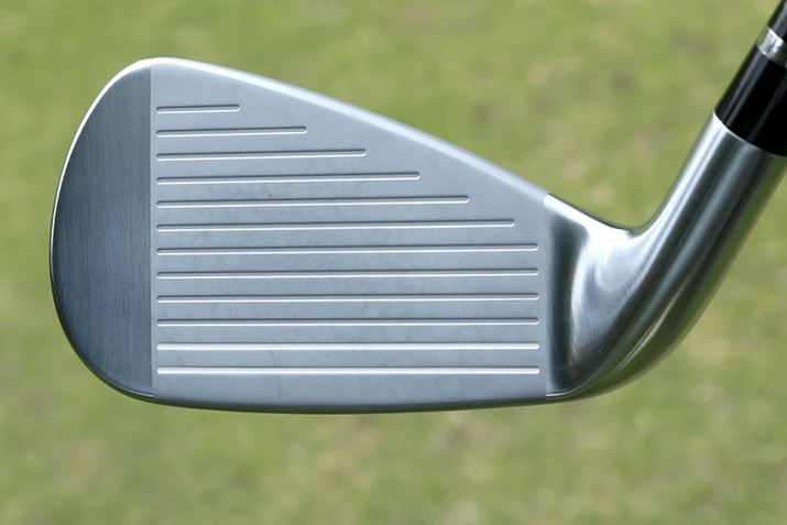 tF[Xfނ́uAM355vƌĂ΂鍂xX`[̗pB5{̍az邱ƂŃtF[X̂ݕRg[uXs[hutF[Xv𓋍ڂ邱ƂŁA򋗗ɉċȂɂi𓾂Ă܂