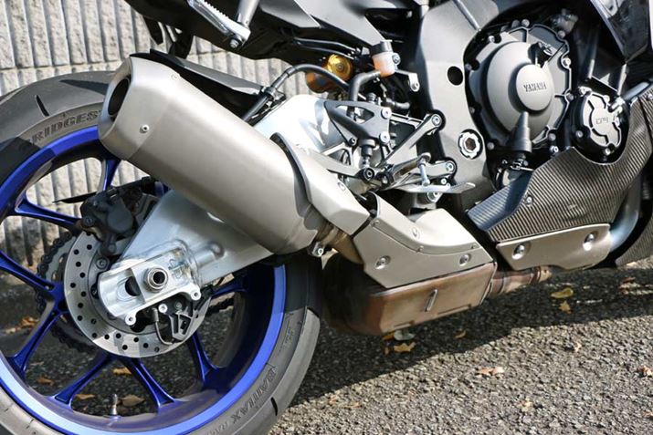 }t[͂fUCŁA^Bԑ̉ɂ̓{bNX̏𑕔