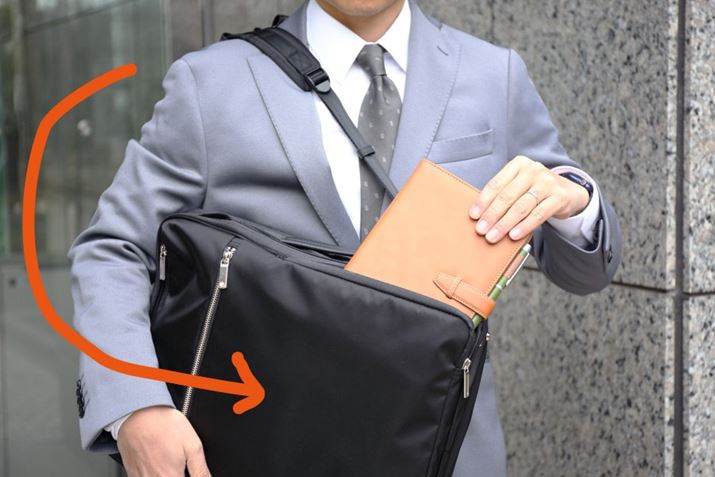 n[lXЕ̌ɂԂŁAOƖ{̂ĝ̑O