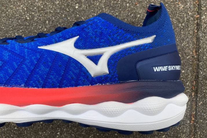 ~bh\[{̂ɂ́AuMIZUNO ENERZYv̗pB܂AdẍقȂfނg`ɑgݍ킹utH[EG[uvp邱ƂŁAs̉uy