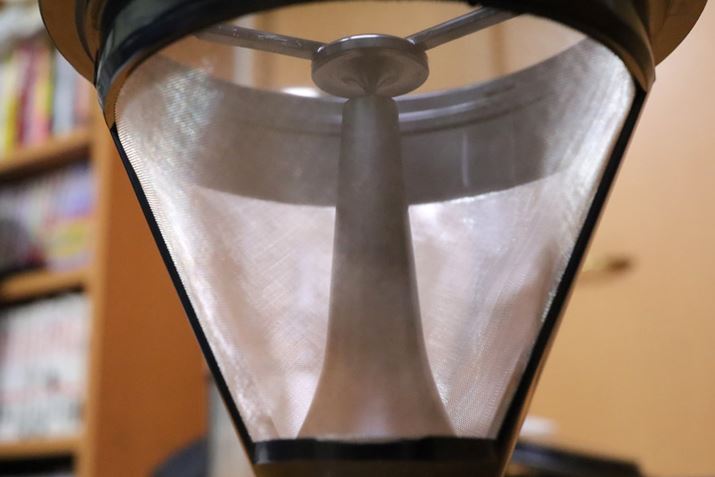 tB^[͋bVB̎x̒㏸A㕔̉~ՂɂԂċψɊgUdg