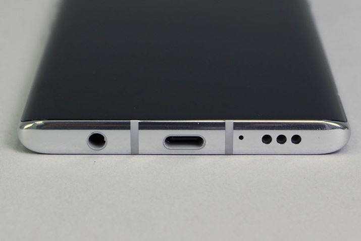 {fBʂɁAwbhz[qUSB Type-C|[g_́AuLG VELVETvuLG V60vƂɋʂƂȂiʐ^́uLG VELVETvj