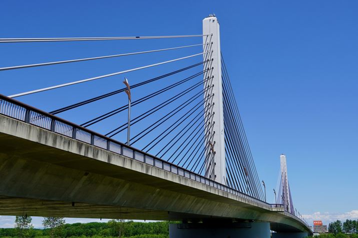 yՉ߂钆AHɂj̒Yf@ەރP[uڂĂ܂i摜̓CC[Wj