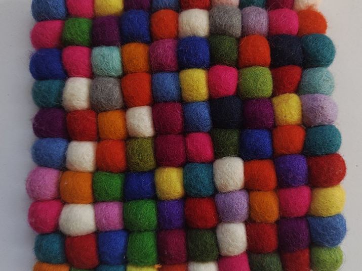 JtȃtFg̃NbVBeBBe̂߃A_[CɂȂ荕tFgԂCAƐF̑傫ȕῶȂAzCgoXRBAӕ̉𑜊̒ቺڗ