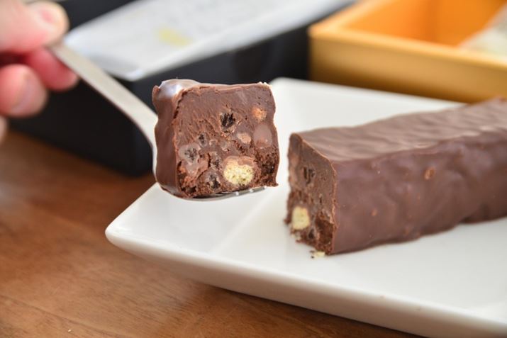 炩̂ŁAɃJbgɂ̓iCtgقx^[ł