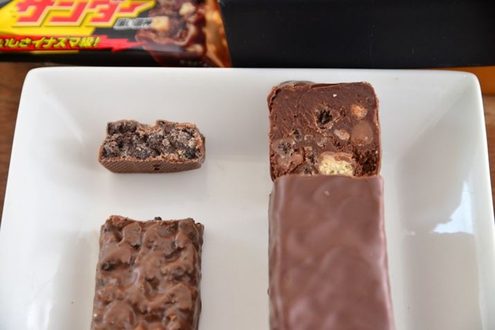 i100{ȏ゠AX^_[h́uubNT_[vijƔrB܂łƁAʕَ̂qłAU蕝̈Ⴂċ[ł