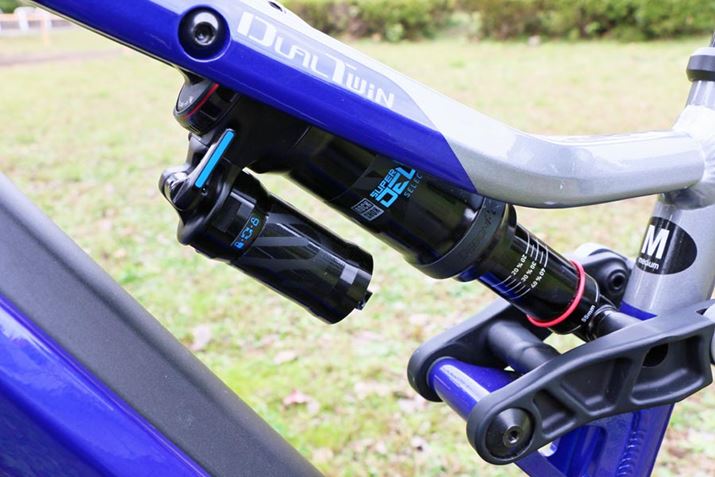 TXyVjbgROCKSHOX́uSuper Deluxe Select+vO[h̗p