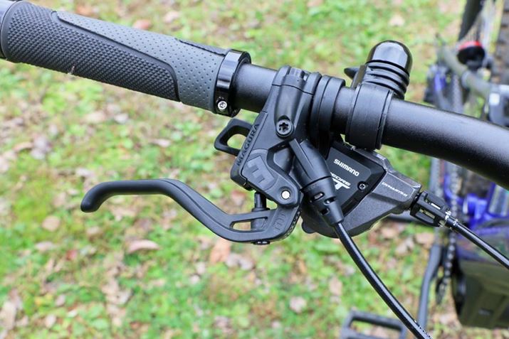 u[Lo[MAGURAB㉺tɂĂgpł̂ŁAẼo[ւ邱Ƃ\