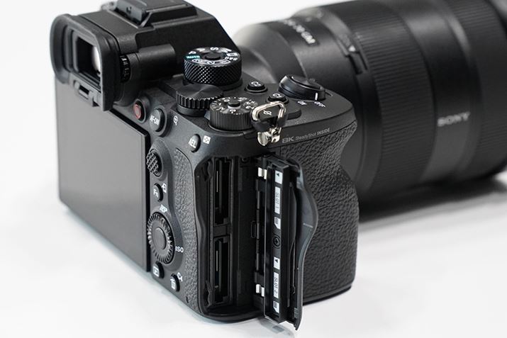 ǂ̃XbgCFexpress Type AJ[hSDJ[hiUHS-IIΉjɑΉfAXbg̗p