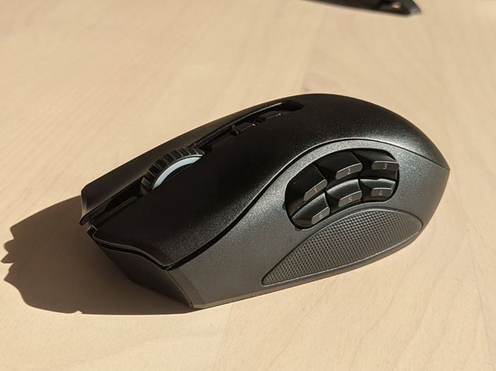 og/MOBAp͓ˋN{^6ځBFPSƃog/MOBAp̓{^Ɋ~߂tĂ܂