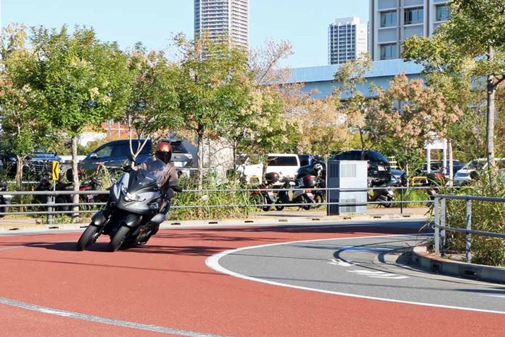 nhǑyƐ񒆂̈芴xŗĂ邽߁A߂ĖK悤ȃR[i[łSĎԑ̂Q