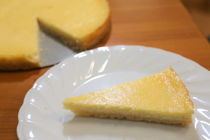 g[X^[ŊȒP`[YP[LBς肵ÂłłHׂƁA[HɉƑ炰Ă܂܂BAq͍ȂH