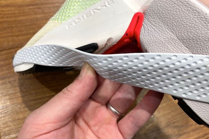 uo萫qWvɉAЂƂ̓IȃfBe[A͒uuiCL S[ tCC[Y eVi[vB̓~bh\[1悤ɒ菄炳ꂽя̃p[cŁAg킸ɒE\ɂقA肵z[h͂ŃV[YƑ̈̊߂Ă܂