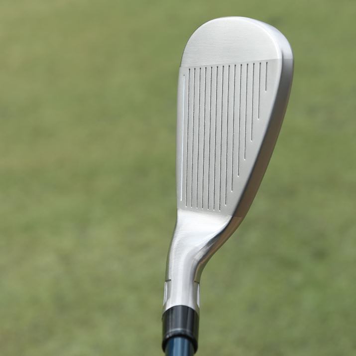 SIM2 MAX ACAE9<br>傫߂̃wbhTCYɋ߂̃O[XlbNA߂̃gbvu[hƁAɂ₳`B̒ŁA[fBOGbWitF[X̂̈ԉj^ɁAlbNׂdグ邱ƂŁA܂ݏdɂȂȂ悤ȍHv܂