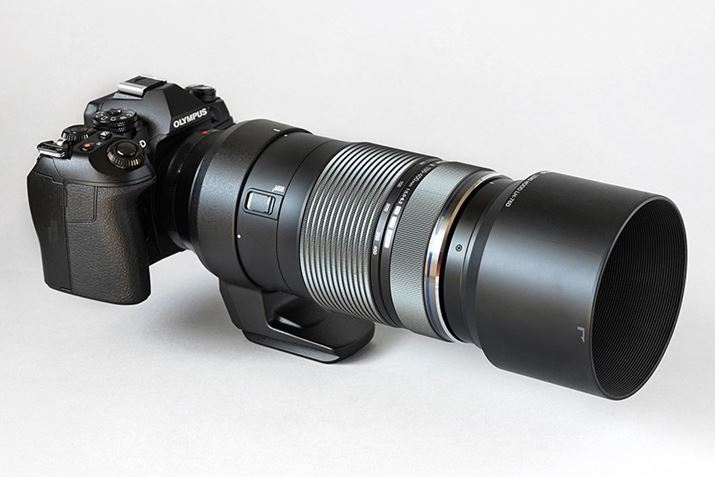Yt[huLH-76DviM.ZUIKO DIGITAL ED 40-150mm F2.8 PROƋpjtBȂAOrOۂ́Aʔ̃fR[VOuDR-79viM.ZUIKO DIGITAL ED 300mm F4.0 IS PROƋpj𑕒ł܂