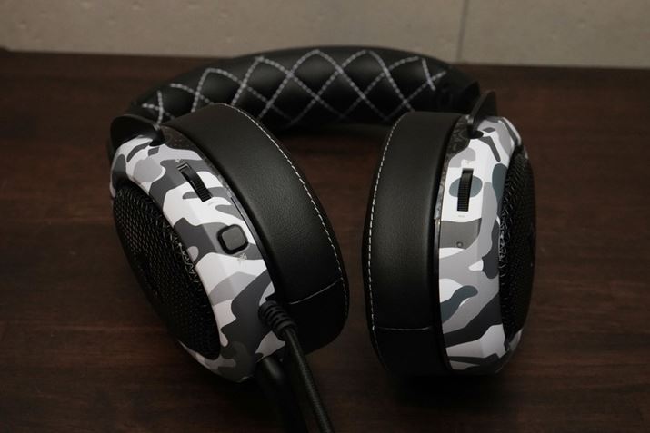 ʂƐGotB[hobN̋̓wbhZbg{̂ő\