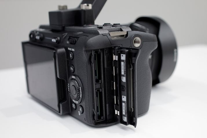 CFexpressType-A/SD×2̃fAXbgBL^AU蕪L^AL^fBA؂ւARs[ȂǂT|[g