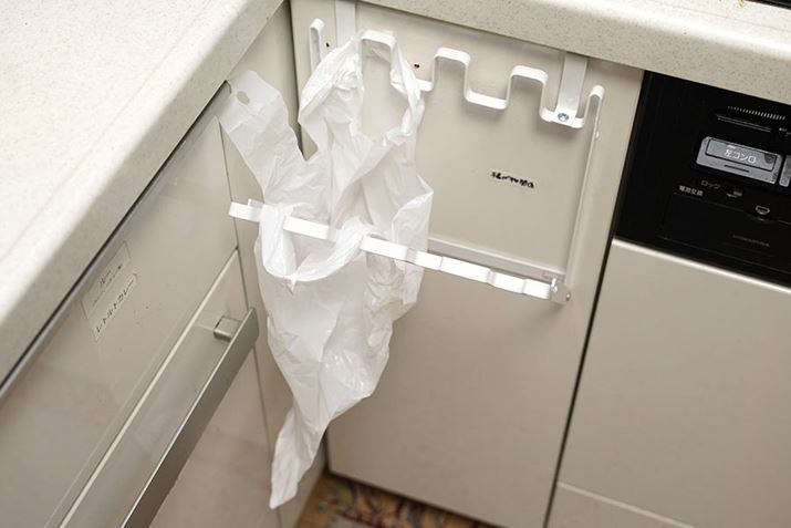 ̃fR{RɃW܂̎ăS~ɂ킯ł