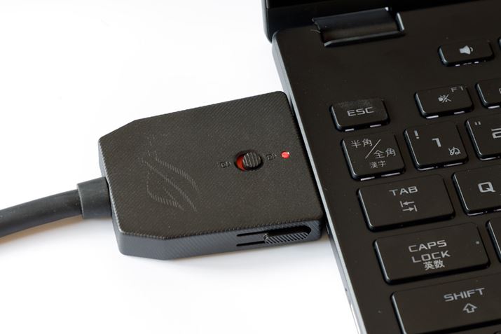 ROG XG MobileڑăAvŃANeBuɂƁARlN^[LEDԐFɕςBtɔANeBuLEDFɂȂAOԂƂȂBẼcŖ{̂ɋ͂ɌŒ肳̂ŁAOSz͂ȂA̕AOɂBLED̍̓bNo[