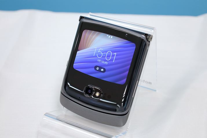 ʂ̐^񒆂甼ɐ܂肽ŁAЎŊyɎĂTCYɕϐgBuNCbNr[fBXvCvƌĂ΂2.7C`̃ZJhfBXvC