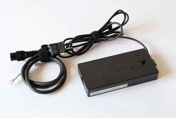 ASUS̃Q[~Om[gACA_v^[͔NX^ĂA{fACA_v^[^^̃^Cv