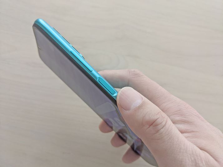 {̂̉Eʂɂ͉ʒ߃{^ƁAwF؃ZT[𓋍ڂd{^܂