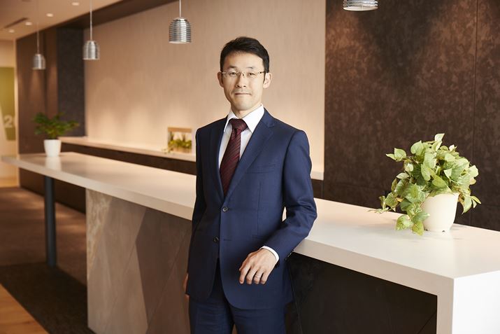 �y�c���Ȃ���B������Ж쑺�����������㋉�R���T���^���g�B���̓}�[�P�e�B���O�⎖�Ɛ헪�̗��āE���s�x���B�|�C���g�v���O������N���W�b�g�J�[�h�ȂǁA����g�D�����p�����T�[�r�X�̗����グ����P�E���v�Ɋւ���R���T���e�B���O�𑽐��肪����ق��A�V�K���Ƃ̗��āE���グ�`���s�x�����肪���Ă���B�����S�ʁA�^�A�E��ʁA���Z�i�N���W�b�g�A��s�j���s�㗝�X�A�ʐM�A�G�l���M�[�ȂǁA���BtoC�ƊE�𕝍L���J�o�[���Ă���