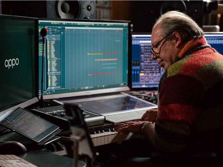 ȉf批yȉƂ̃nXEW}[̎肪钅Mʒm̗pĂ