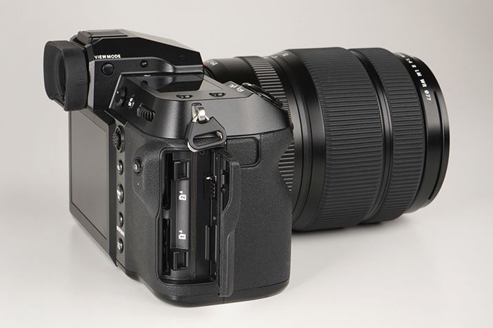 UHS-IIΉ̃fASDJ[hXbg̗pB̃NX̃JȂAЕ͍CFexpressJ[hΉłĂق