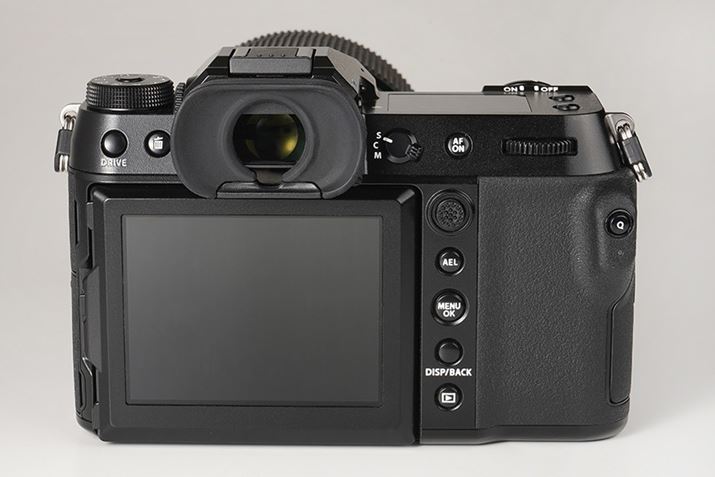 xmtC̑̍ŐVJƓlAwʂɏ\{^͂ȂAtH[JXo[ő삷dlƂȂĂBEVF̉𑜓x͖369hbgŔ{0.77{