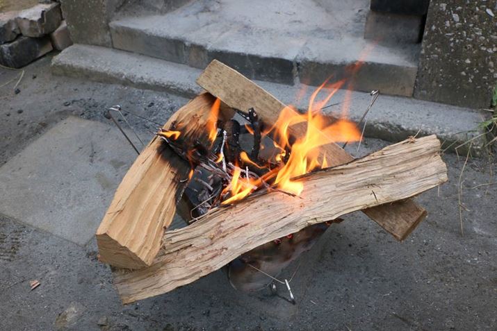 OpɐdzuƂŒɋԂ܂AʋCmۂł悤Bɂ镰tdɉ΂ڂ邽߁Ad͒RĂ