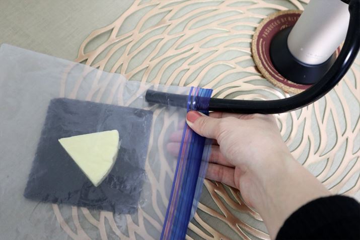 ܂͐HނWbvbNȂǂɓA`[uݖ܂B{E₨MȂǂɐHނAbv̂łOKI@A`[u}񂾏ꏊȊO͂薧Kv܂BHނ͏퉷ɖ߂AȂǂ͐@ƂĂ̂At|Cgł