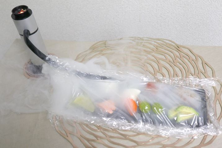 MƃbvőŜ݁A`[uŖ܂B`[û܂ɂ͉dɃbvtĂ݂܂BM傫̂Ɨʂ̂ŁA10قǉZ܂