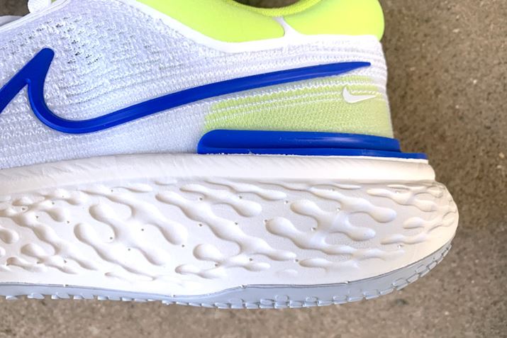 ~bh\[ɂ́AiCLƎ̑fނ̒ōł͂ɂAł_ȁuiCL Y[ X tH[v̗pB̂ق̃iCL̃jOV[YAtH[̃{[𑽂gpĂ