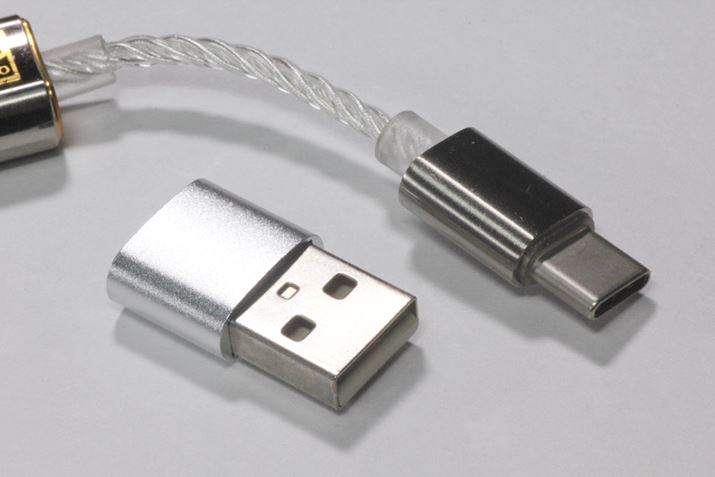 X}[gtHƂ̐ڑ[qUSB Type-CBUSB Type-C(X) to USB Type-A(IX)ϊA_v^[t