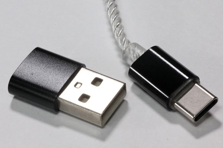 X}[gtHƂ̐ڑ[qUSB Type-CBUSB Type-C(X) to USB Type-A(IX)ϊA_v^[t