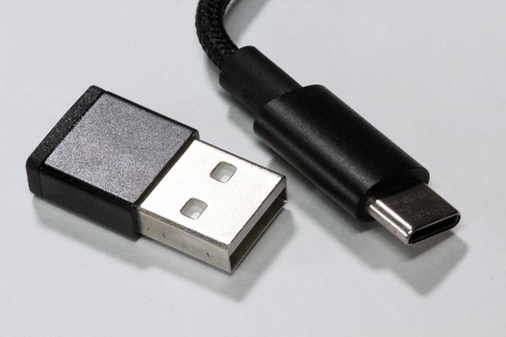 X}[gtHƂ̐ڑ[qUSB Type-CBUSB Type-C(X) to USB Type-A(IX)ϊA_v^[t