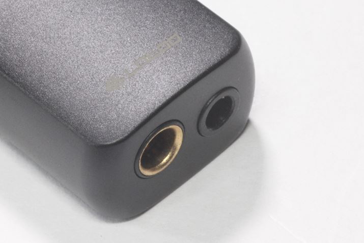 3.5mmXeI~jo͂̂قA4.4mmoXo͂pӂĂ