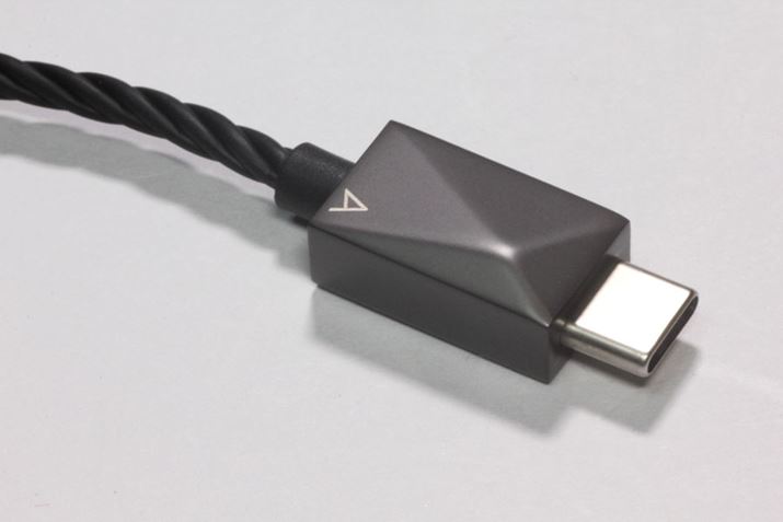 X}[gtHƂ̐ڑ[qUSB Type-C