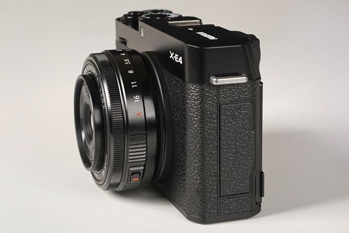 ]ƓlAOQY5JotH[JX̗pB摜͍ŒZBȅԂŁA4mmقǑOɌJoĂ܂